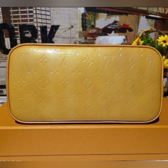 🔥SOLD🔥 LOUIS🌻VUITTON  Monogram Vernise Tote Bag - Picture 8 of 17